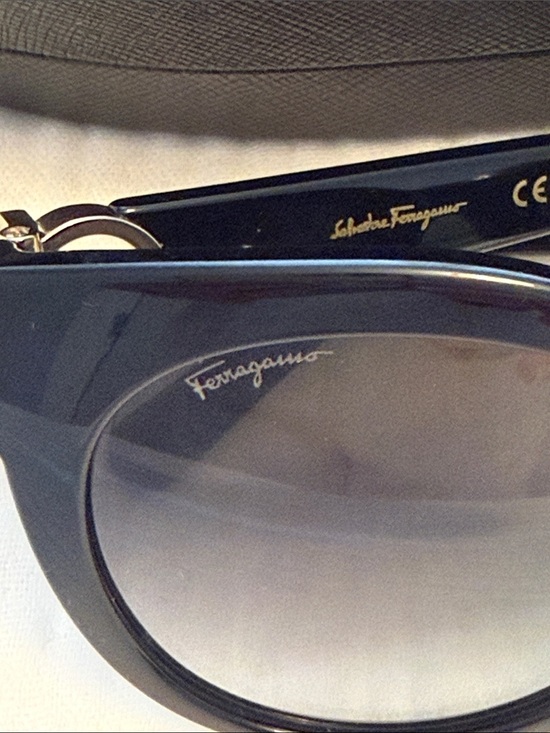 Salvatore Ferragamo Black Round Cat-Eye Sunglasses with Gradient Lenses main image 8